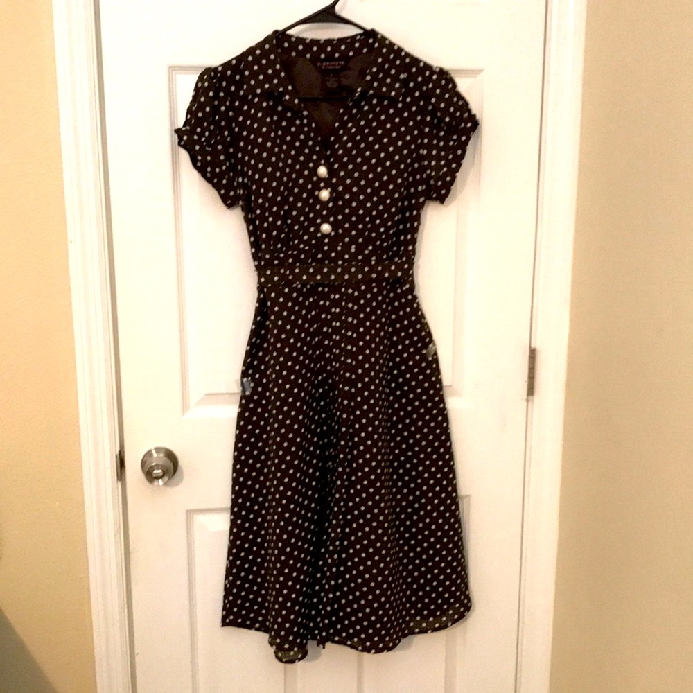 Pretty Woman style brown polka dot dress.